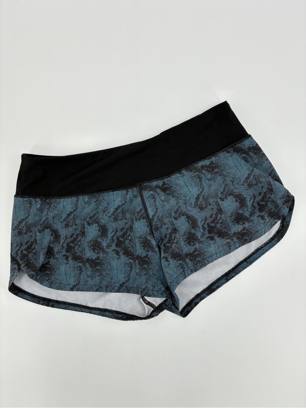 Vuori Women’s Omni Performance Running Athletic Shorts Black Blue Medium?